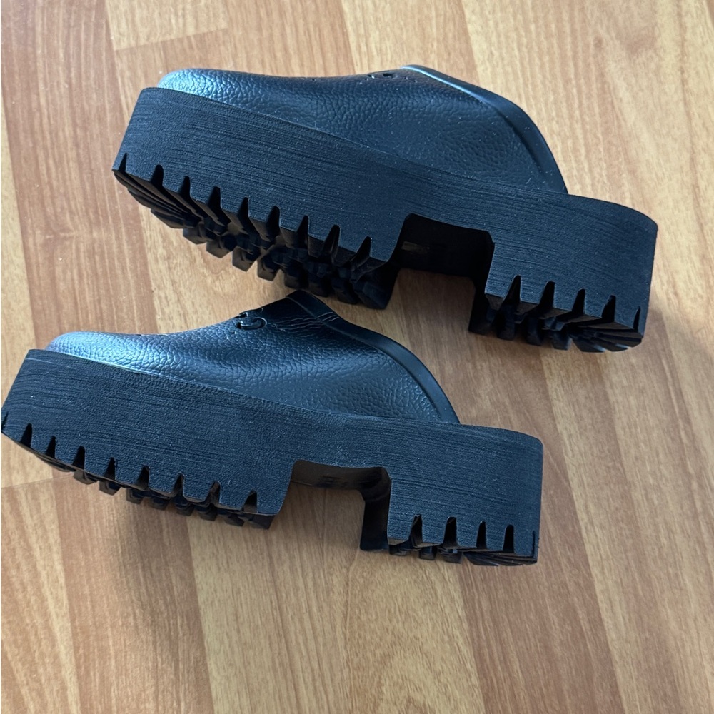 Gucci women Black Logo Slippers - Picture 2 of 6